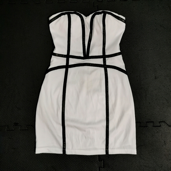 Bebe white with black dress 4P - Picture 1 of 2
